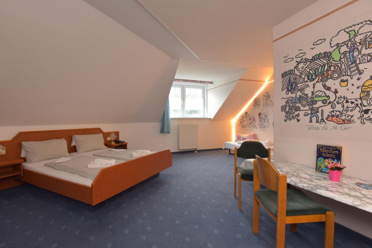 נויהאוס אם רנווג Waldhotel Feldbachtal מראה חיצוני תמונה