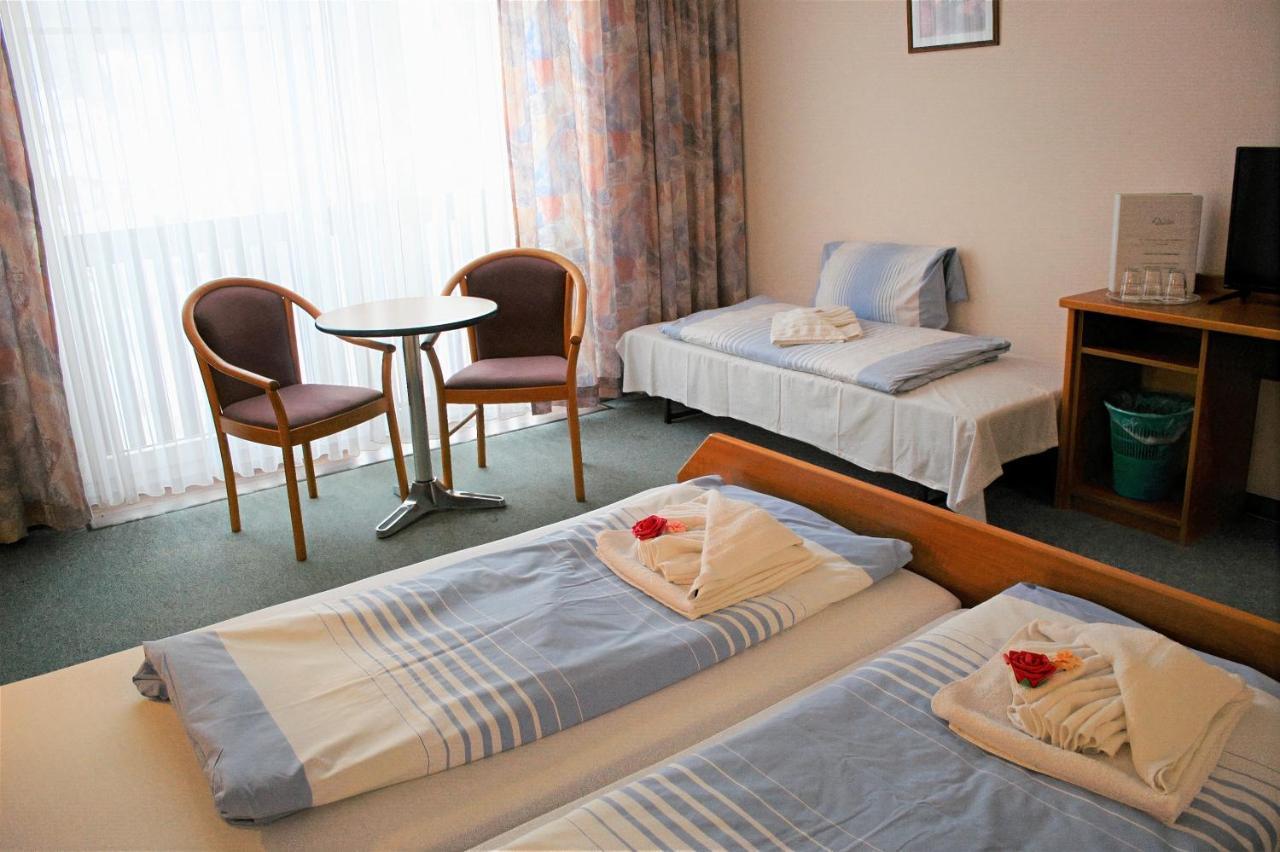נויהאוס אם רנווג Waldhotel Feldbachtal מראה חיצוני תמונה