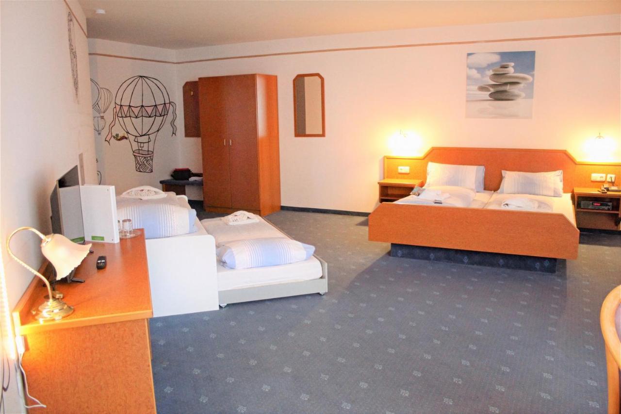 נויהאוס אם רנווג Waldhotel Feldbachtal מראה חיצוני תמונה