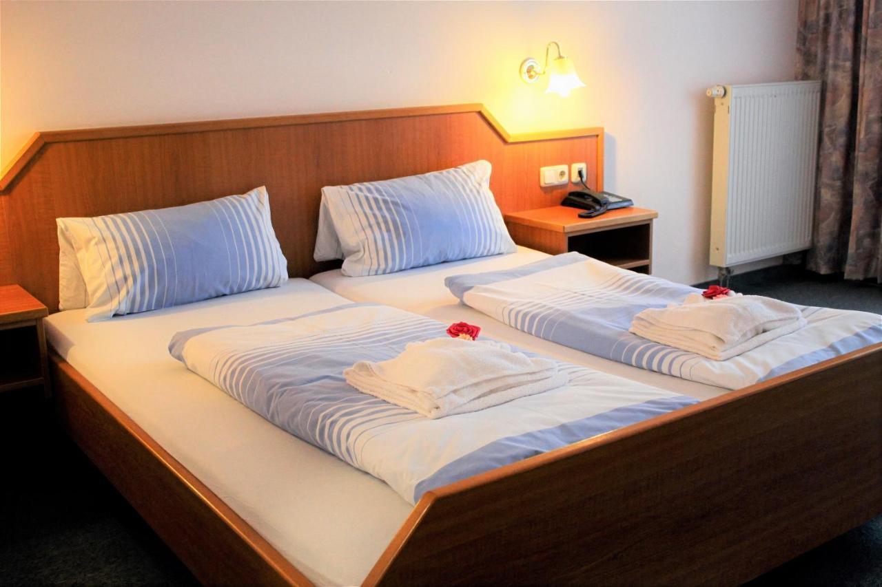 נויהאוס אם רנווג Waldhotel Feldbachtal מראה חיצוני תמונה