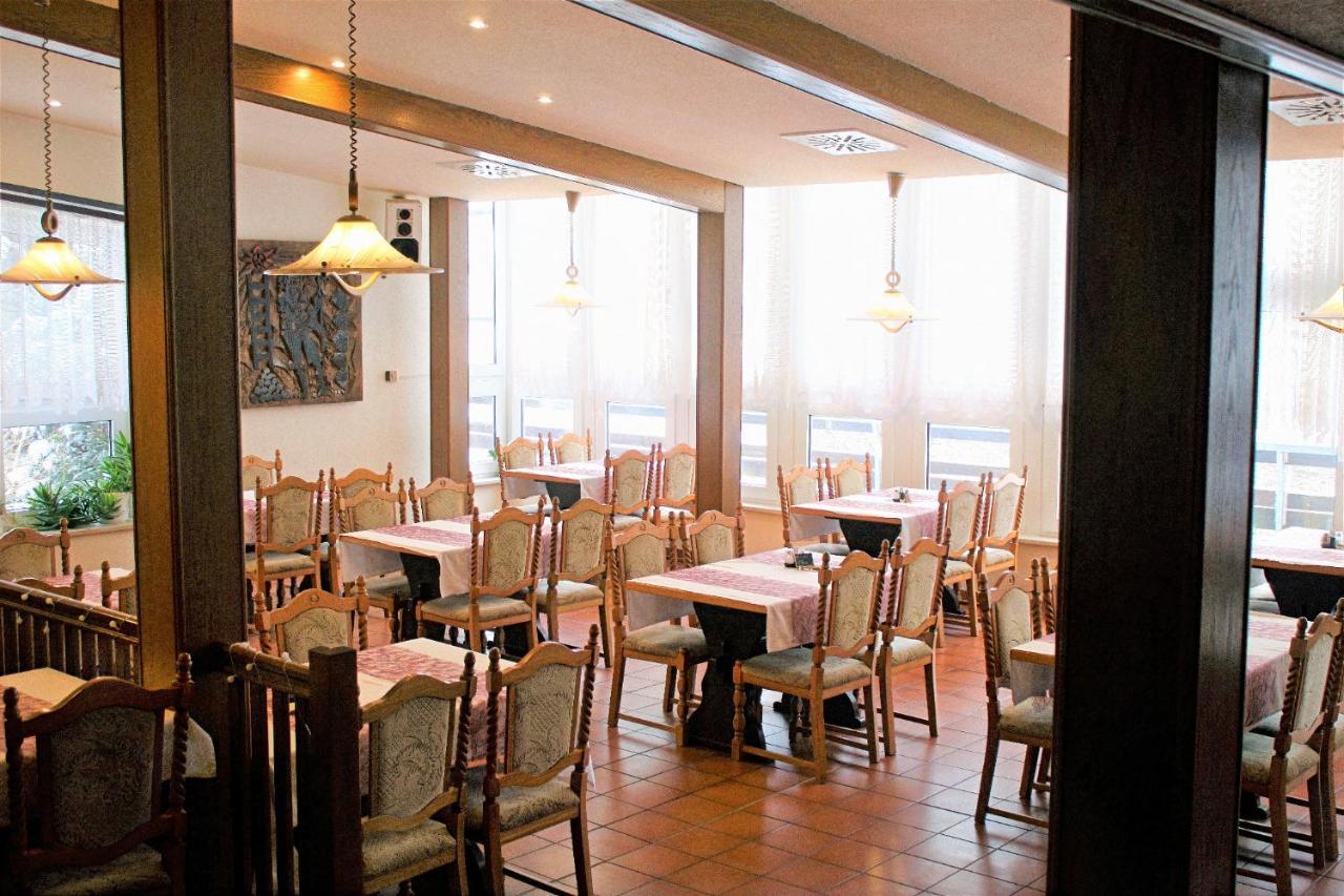 נויהאוס אם רנווג Waldhotel Feldbachtal מראה חיצוני תמונה