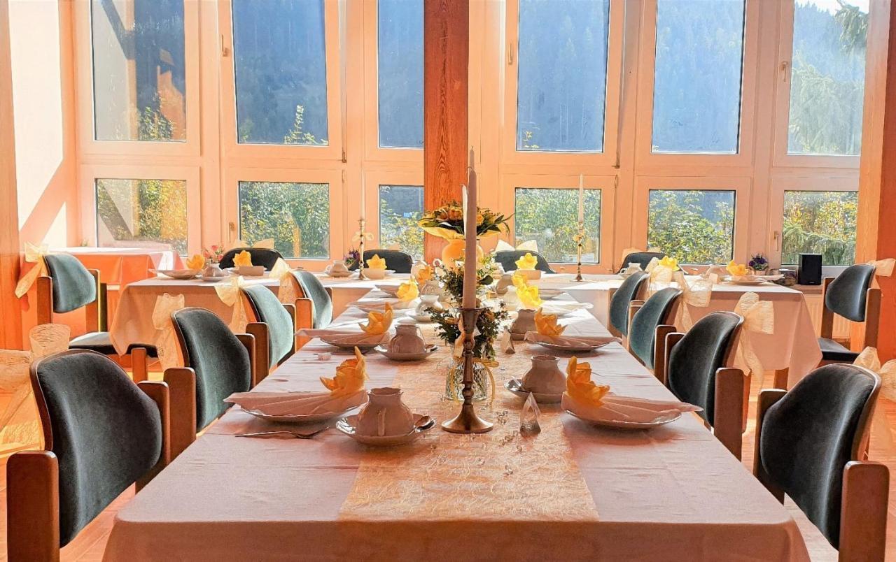 נויהאוס אם רנווג Waldhotel Feldbachtal מראה חיצוני תמונה